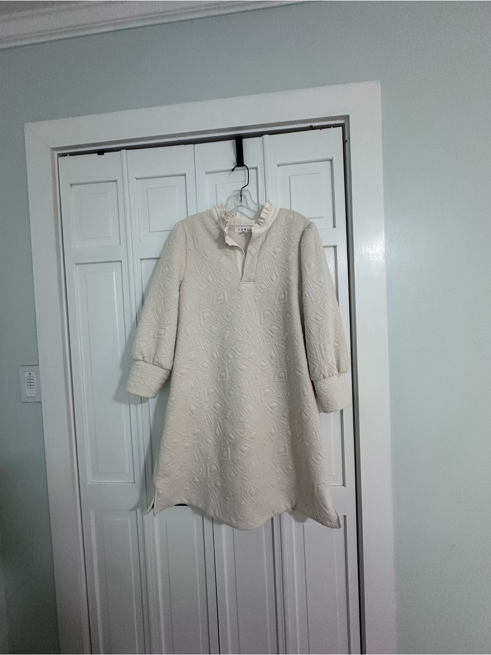 Cream cotton dress. - Picture 2 of 6